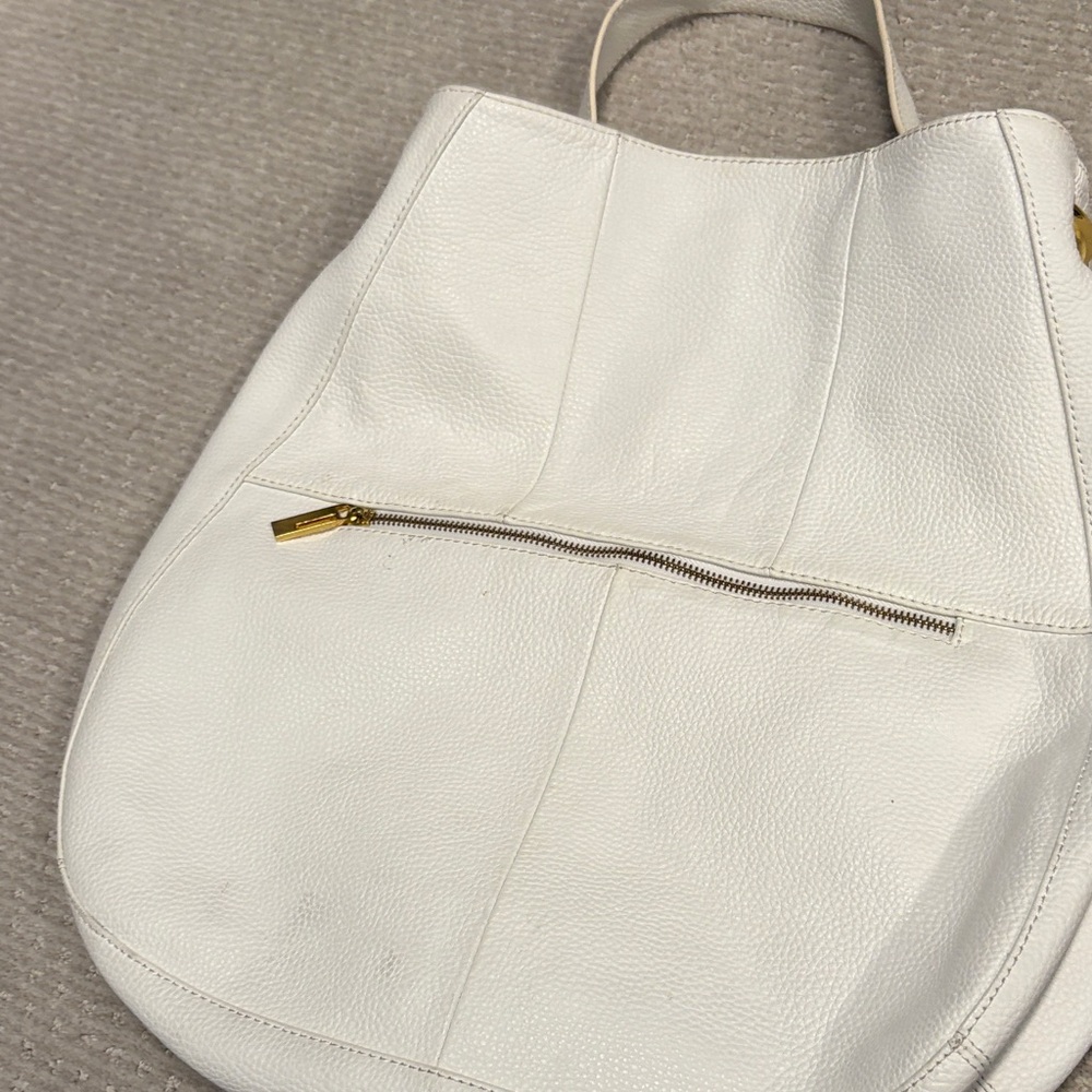 Fendi White Leather Shoulder Bag with Gold Hardware - Picture 9 of 11
